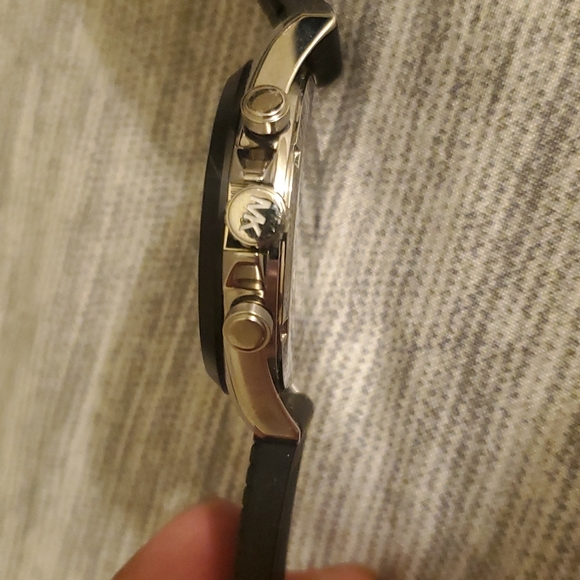 Michael Kors watch ⌚️ - Picture 3 of 4